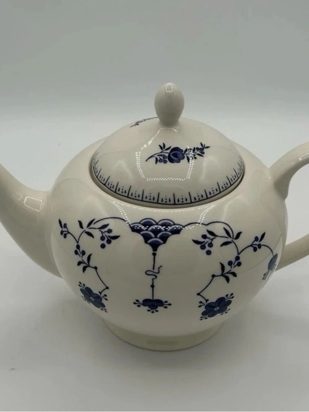 Blue And White Churchill Finlandia Teapot Coffee Pot Made In Stafford England